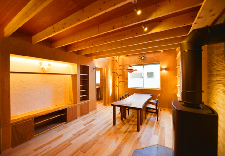 薪ストーブのあるリビング