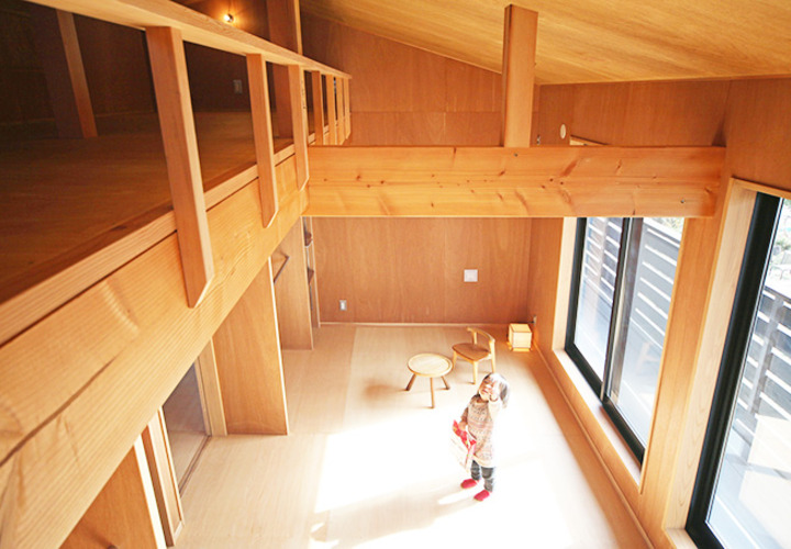 ベニヤ張りの子供部屋
