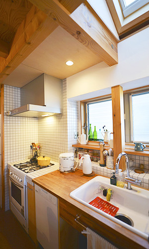 木のカウンターキッチン