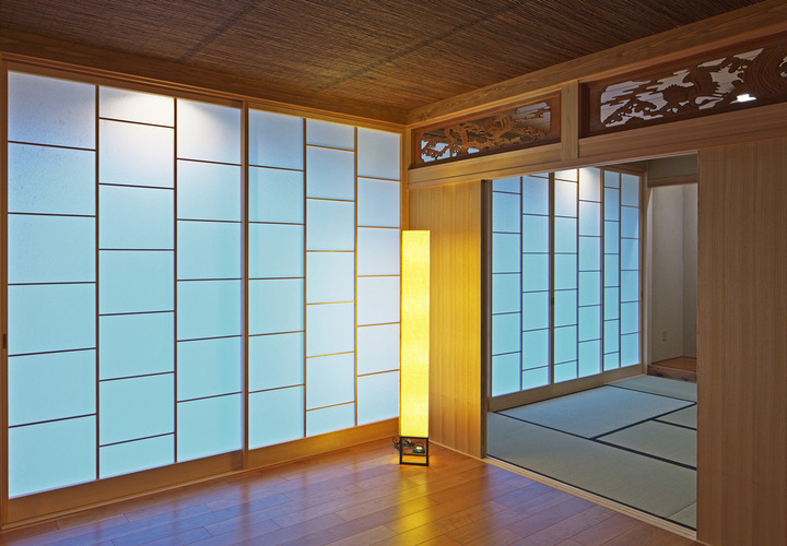 二間続きの和風モダンな寝室