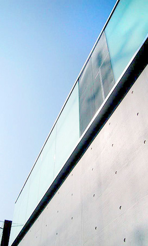 コンクリートとガラスのダブルスキン