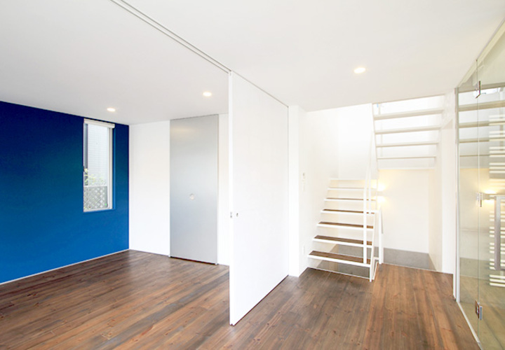 大建具で間仕切る寝室