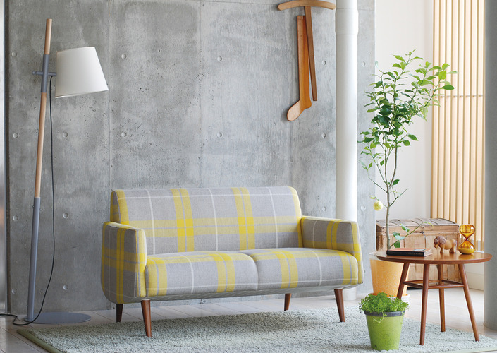 ひと味違うライトグレーのコーディネート