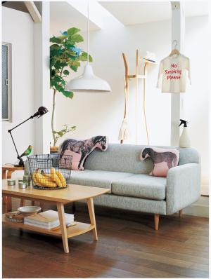 ゆるやかな曲線が作るシンプルスローなぬくもりのあるリビング