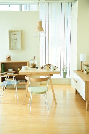 さらりとした空気感が心地良い明るく開放的なダイニング