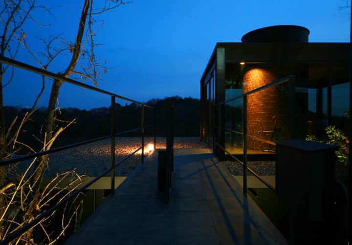 玄関アプローチ夜景