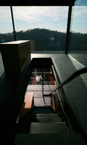 階段（エントランスより）