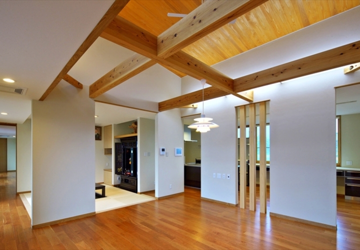 リビングからキッチン側を見る