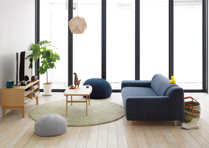 子どもと賑やかに床座も楽しめるロースタイルリビング