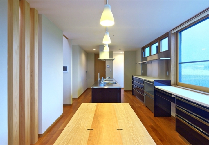 キッチンとダイニング