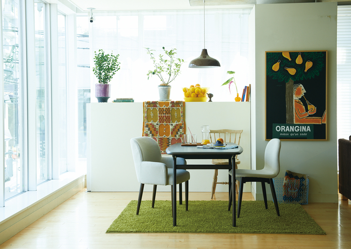 繊細で優しい曲線がつくる柔らかなダイニングスペース