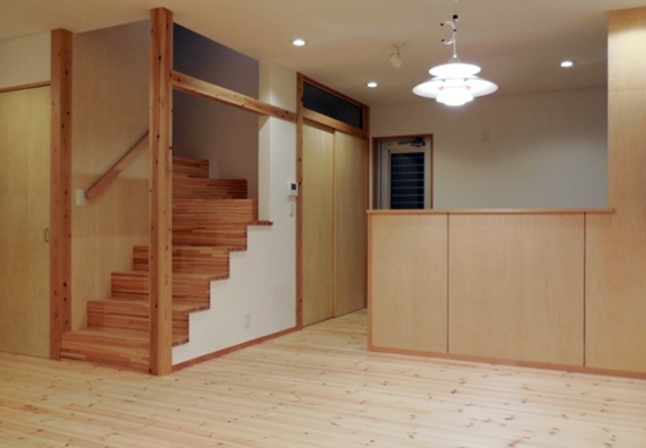 リビングからダイニングを見る。