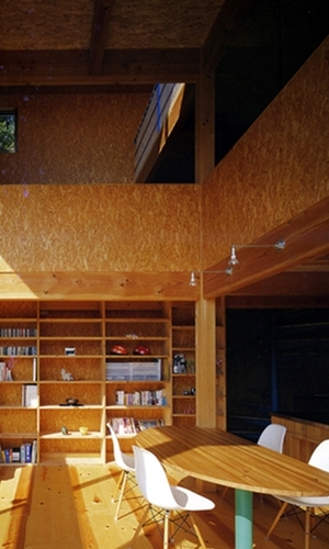 縦につながるワンルームのような空間