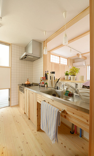 木でつくるシンプルキッチン