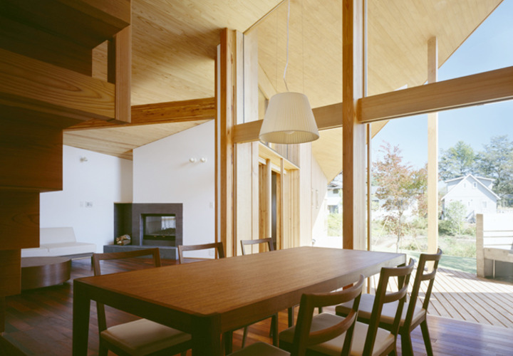 ダイニングとテラス