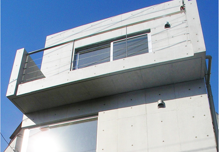 コンクリート打放しの無機質外観