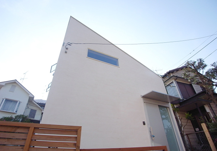 アプローチ側のプライバシーを守る外観