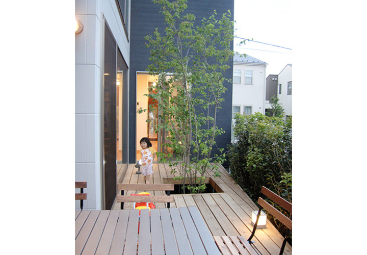 ウッドデッキのシンボルツリー