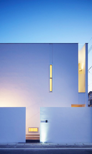 WHITE　BOX　　外観