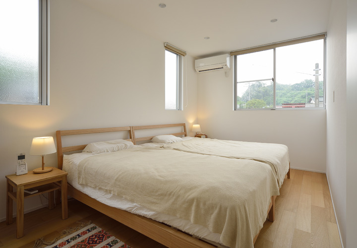 無印良品のベッドで優しい空気に包まれた寝室