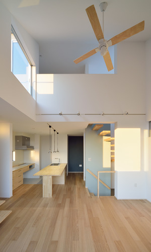 床や造作物の木質に似合うシーリングファン