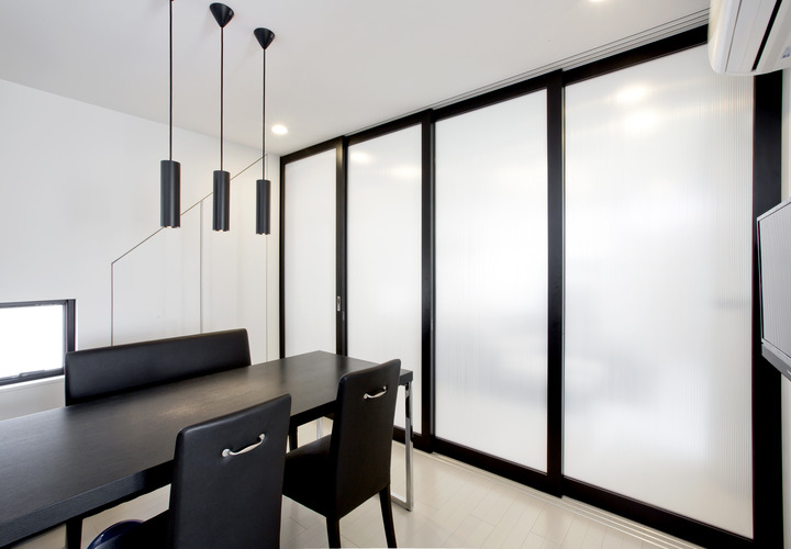 引き戸を設けることで、ダイニングとリビングを分けることもできるダイニング