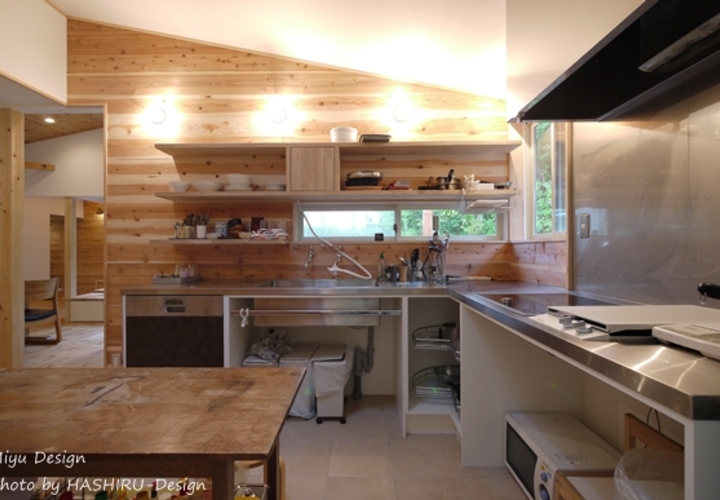 オープン収納のキッチン