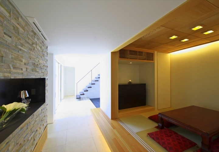 和室から玄関へ続く廊下