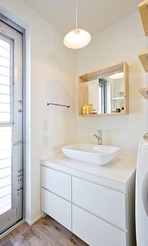 すっきりと可愛らしい洗面ボウル