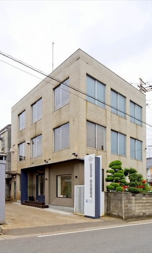 古びた外観をデザインに取り入れたリノベーション