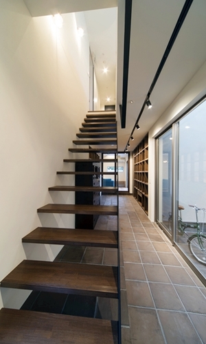 視線の抜けをいかした階段