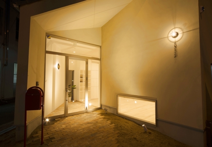 住民の帰りを待つ柔らかな灯り