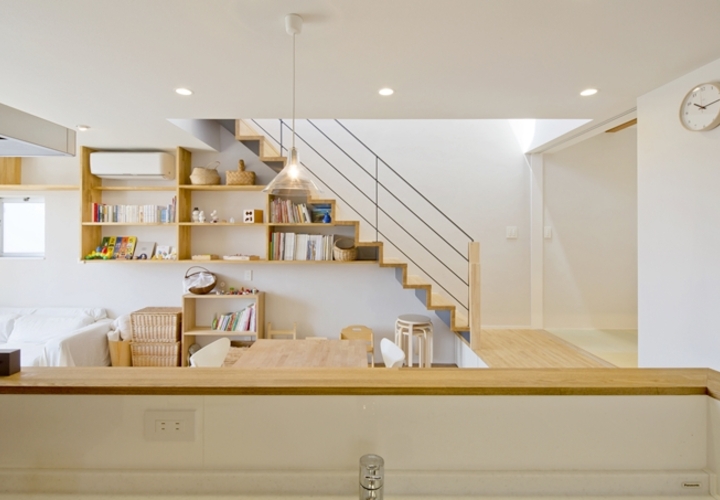 キッチンから眺める階段