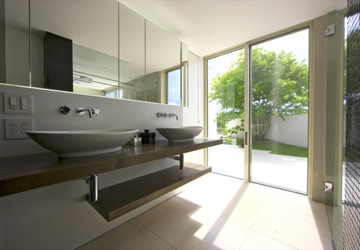 開放的で明るい洗面スペース