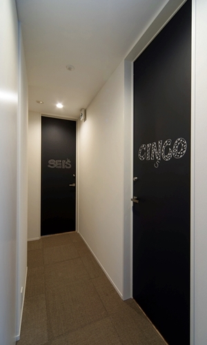 シェアハウスの個室ドア