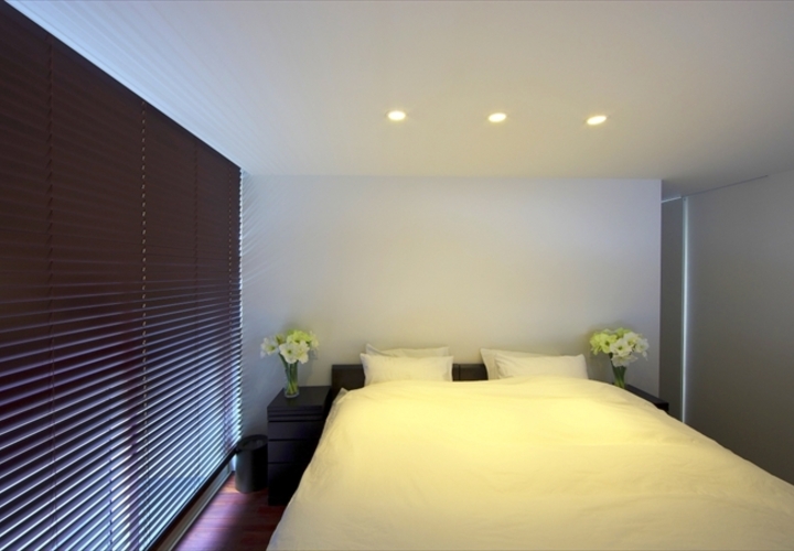 落ち着いた雰囲気の寝室