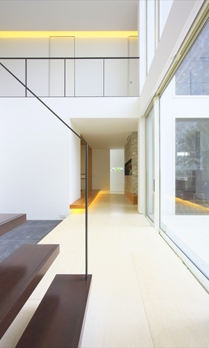 明るい玄関廊下