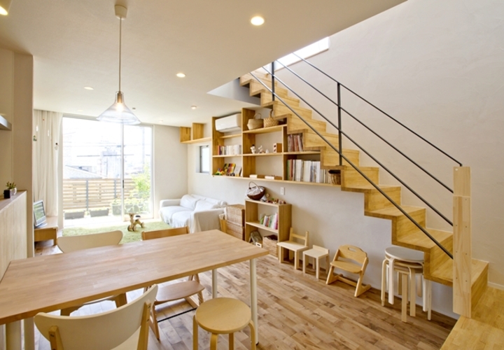 リビングのインテリアになじむ階段