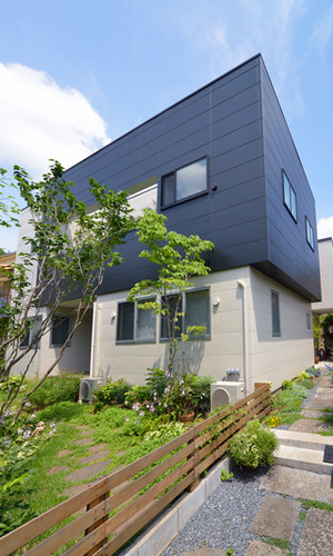 ガーデニングを愉しむ庭と外観