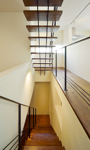 スペースを有効に使ったスマートな階段