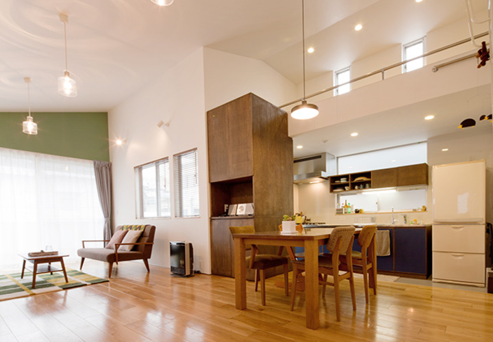 キッチン上部は使い勝手の良いロフト