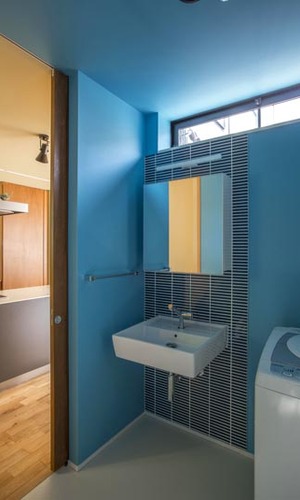 ブルーをキーカラーにした洗面所