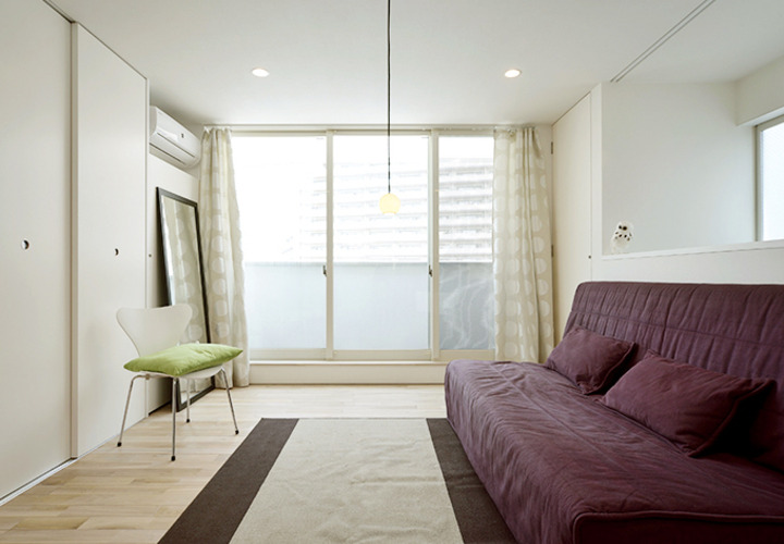 大きな窓のある明るいフリースペース