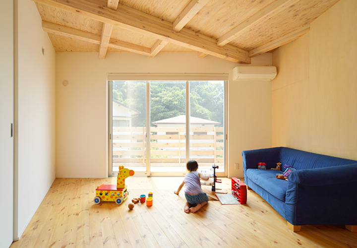 優しい木の風合いの子供部屋