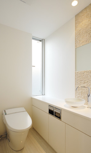 素材感をアクセントにしたトイレ