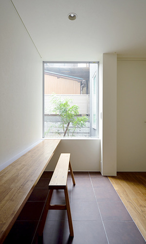 中庭へ続く心地よいスペース