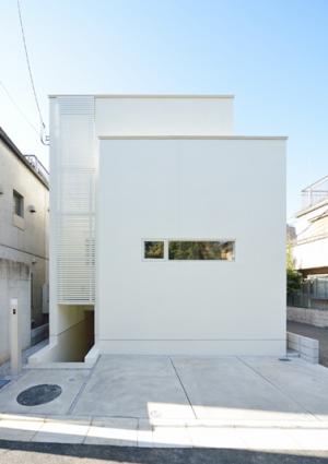 光と風の筒を持つ家