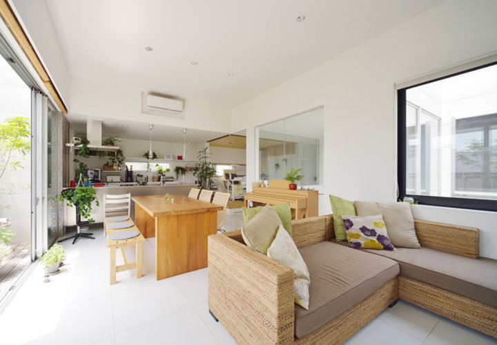 家族が集う開放感のあるリビング