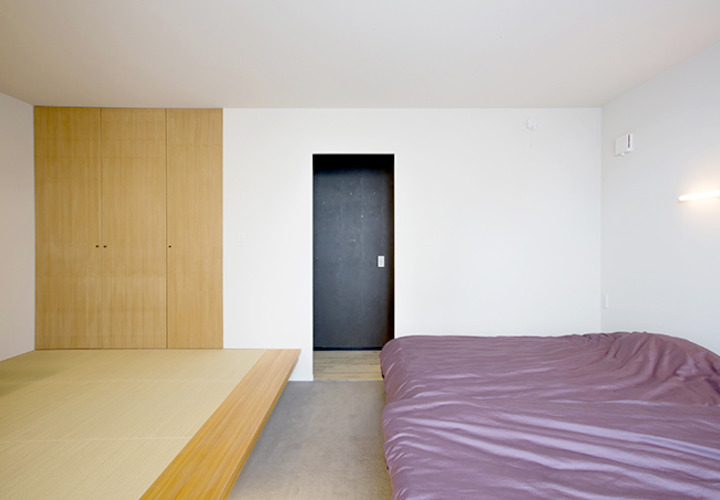 畳スペースのある広々した寝室