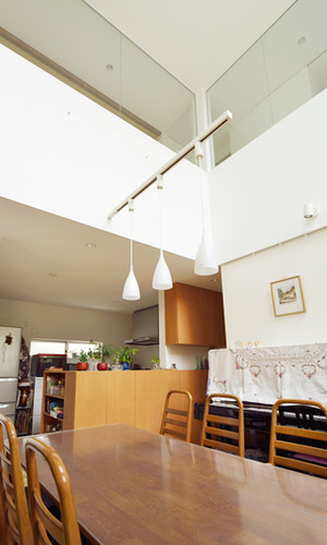 開放感のあるダイニングスペースからの眺め